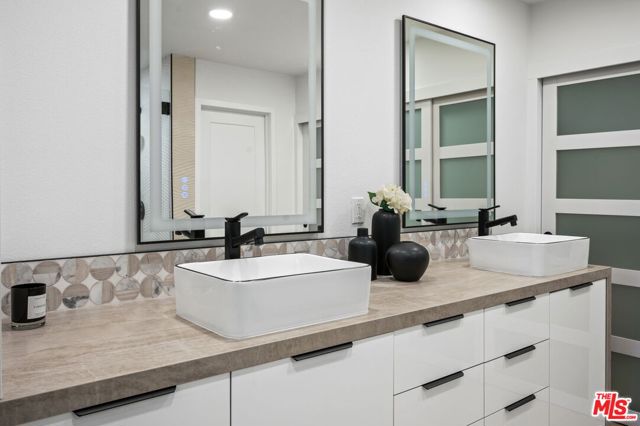 38306 Gazania Circle, Palm Desert CA: https://media.crmls.org/mediaz/cf190670-7db1-4b15-bc5e-c19659d7775b.jpg