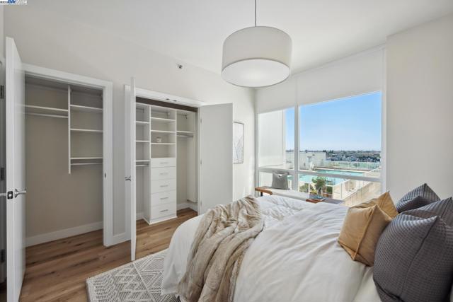 222 Broadway, Oakland CA: https://media.crmls.org/mediaz/cf19d16c-e86f-4891-bcb1-e8a689c42846.jpg
