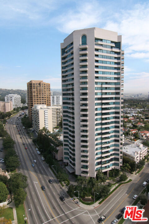 10490 Wilshire Boulevard, Los Angeles CA: https://media.crmls.org/mediaz/cf19d3d0-0548-430c-ad68-88781f5e79df.jpg