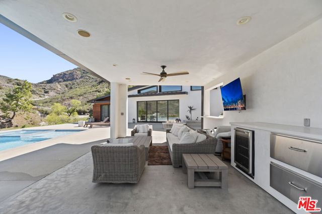 31830 Lobo Canyon, Agoura Hills CA: https://media.crmls.org/mediaz/cf1a3484-d7dc-4032-95de-0076fd5b18a9.jpg