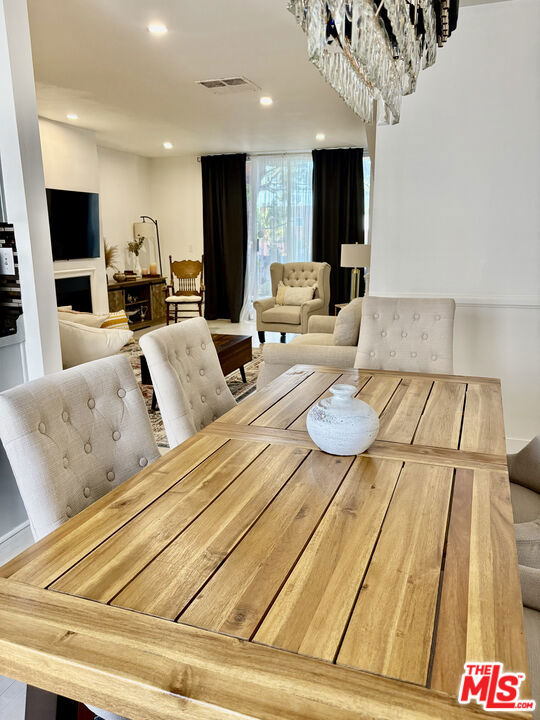 9901 Independence Avenue, Chatsworth CA: https://media.crmls.org/mediaz/cf1a3b0b-64be-4976-8ef8-8a72e9024678.jpg
