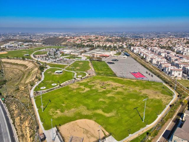 5405 Calle Sand Arch, San Diego CA: https://media.crmls.org/mediaz/cf1a5a3c-488e-48ee-acaf-11c6886f43fa.jpg