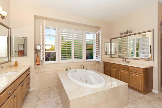 81196 Victoria Lane, La Quinta CA: https://media.crmls.org/mediaz/cf1a9a02-2173-4fb3-b373-988802badfad.jpg