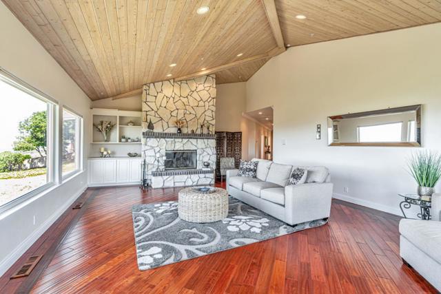 25061 Hidden Mesa Court, Monterey CA: https://media.crmls.org/mediaz/cf1a9d46-aa73-438e-8ae9-d3da117bb46c.jpg
