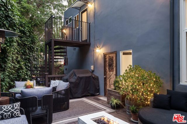 11372 Brill Drive, Studio City CA: https://media.crmls.org/mediaz/cf1b5d90-30c8-4f99-9715-4b528ca8b6c0.jpg
