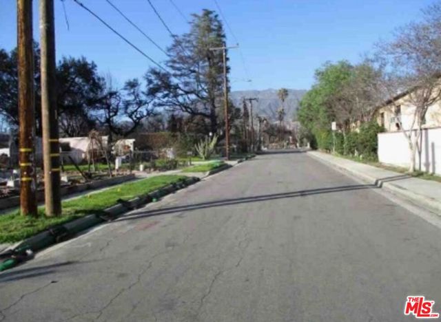 2469 Grandeur Avenue, Altadena CA: https://media.crmls.org/mediaz/cf1bbfec-fc2e-4f97-9c0e-3d3172c0f7b5.jpg