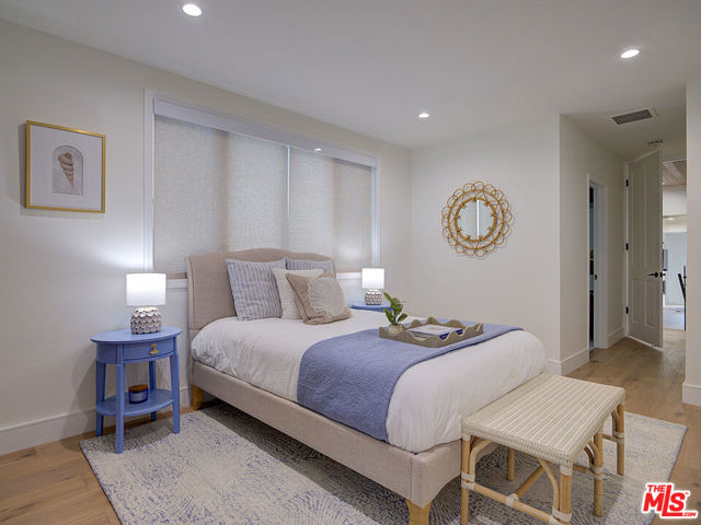 209 19th Street, Manhattan Beach CA: https://media.crmls.org/mediaz/cf1bd42c-53dc-47de-84e8-6879b7b46bc7.jpg
