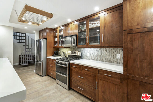 1650 Veteran Avenue, Los Angeles CA: https://media.crmls.org/mediaz/cf1c07b1-ea07-4bef-a370-0f2b697165fb.jpg