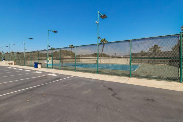 12020 Calle De Medio, El Cajon CA: https://media.crmls.org/mediaz/cf1c351b-1438-497e-916c-e80ab1ae3627.jpg