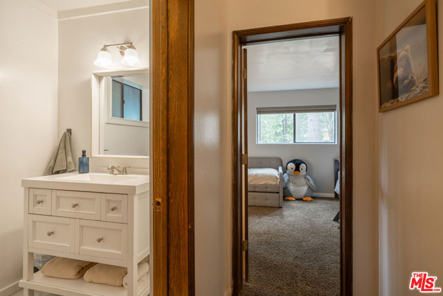 26645 Lake Forest Drive, Twin Peaks CA: https://media.crmls.org/mediaz/cf1c52f2-b265-488d-830b-4d0eac30c1b0.jpg