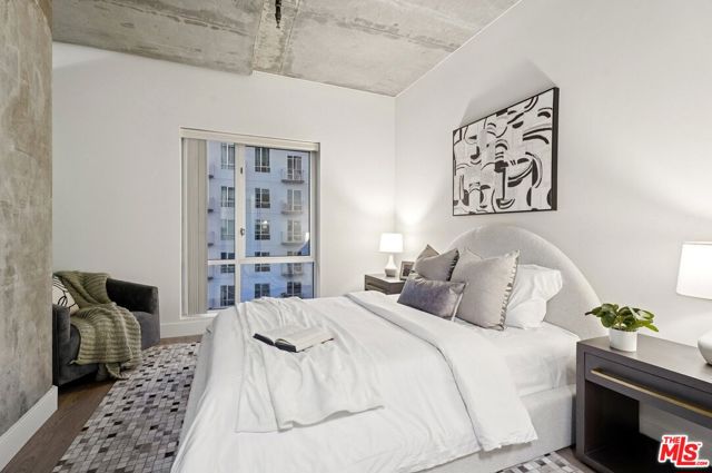 645 W 9th Street, Los Angeles CA: https://media.crmls.org/mediaz/cf1c5885-19d9-4756-a651-22304f4caf95.jpg