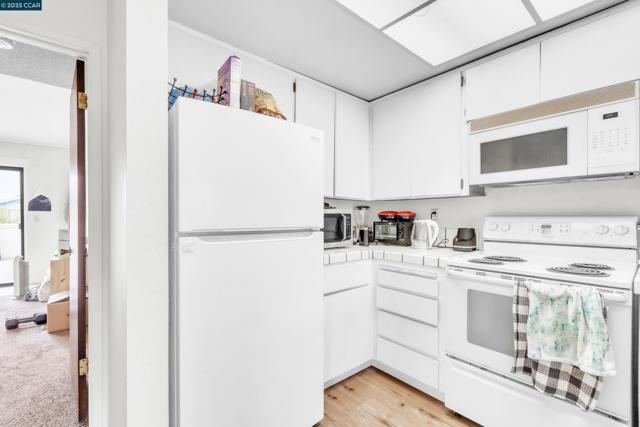 138 Farallon Ct, Aptos CA: https://media.crmls.org/mediaz/cf1c8730-4b62-43cf-9766-cf13a0838608.jpg