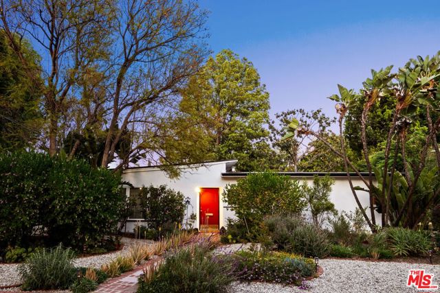 5940 Varna Avenue, Valley Glen CA: https://media.crmls.org/mediaz/cf1c8864-54f9-457d-bf65-e92239043902.jpg