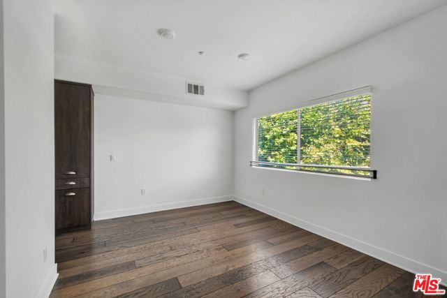 2974 Ripple Place, Los Angeles CA: https://media.crmls.org/mediaz/cf1c8dc8-3b22-4c01-8f8f-537968dc5c51.jpg