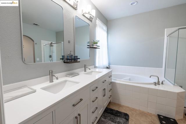 1856 Buck Mountain Court, Antioch CA: https://media.crmls.org/mediaz/cf1cccb2-b3ee-4720-9c7b-a86dffe558ff.jpg