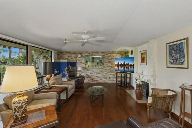 2385 Silver Oak Circle, Palm Springs CA: https://media.crmls.org/mediaz/cf1d05b8-58f3-43f1-9cbf-633a408607ef.jpg