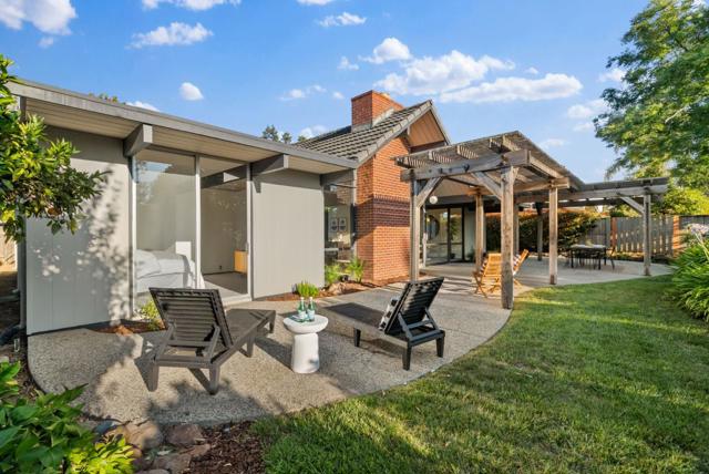 1339 Lennox Way, Sunnyvale CA: https://media.crmls.org/mediaz/cf1d6a60-dde1-4f6f-a202-1794269692b4.jpg