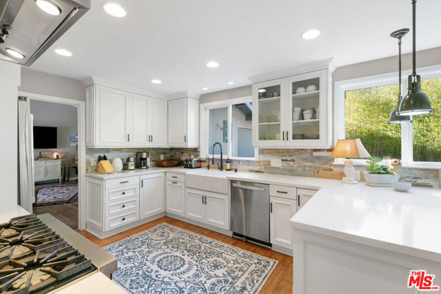 30603 El Sueno Drive, Malibu CA: https://media.crmls.org/mediaz/cf1daddf-4908-4b15-baef-303c27ea55f0.jpg