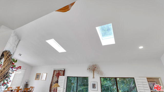 1434 Greenfield Avenue, Los Angeles CA: https://media.crmls.org/mediaz/cf1db4f1-c8a3-4d2d-98b9-a1fdd3cf01a2.jpg