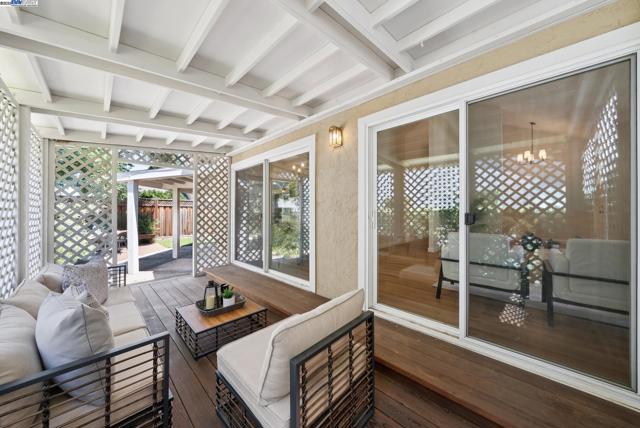 7467 Sundrop Ct, Pleasanton CA: https://media.crmls.org/mediaz/cf1dbcab-bee2-4754-8514-1aaac6b7a8a6.jpg