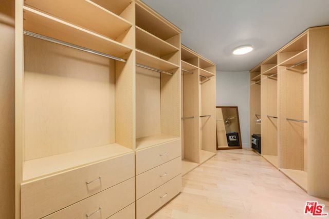 17765 Camino De Yatasto, Pacific Palisades CA: https://media.crmls.org/mediaz/cf1dfc55-61a1-4200-9c40-d47398eeecb9.jpg