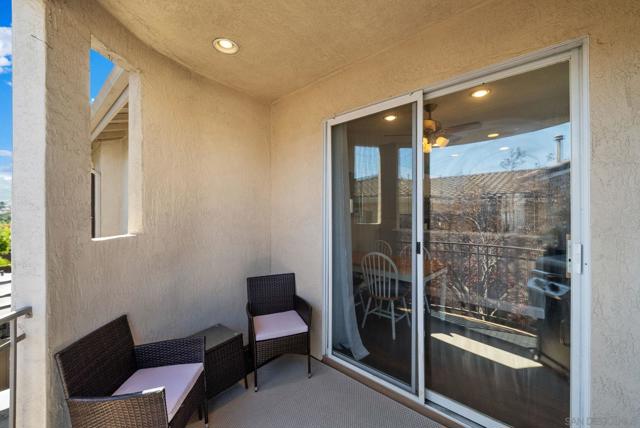 10860 Ivy Hill Dr, San Diego CA: https://media.crmls.org/mediaz/cf1e4a48-9d79-4619-b202-fc57d768d2fa.jpg