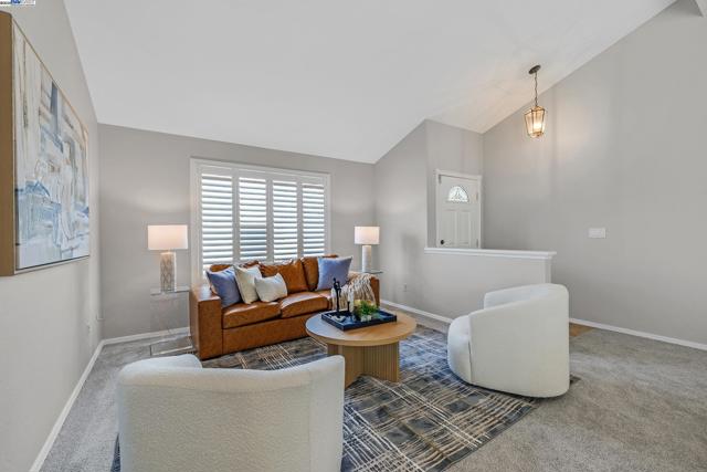 2644 Durango Ln, San Ramon CA: https://media.crmls.org/mediaz/cf1e796f-08da-4589-8121-8e5f9361ab3f.jpg