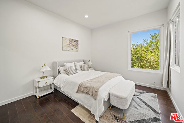 16755 Encino Hills Drive, Encino CA: https://media.crmls.org/mediaz/cf1e906c-1728-495d-b8c1-d5480fd5bc0a.jpg