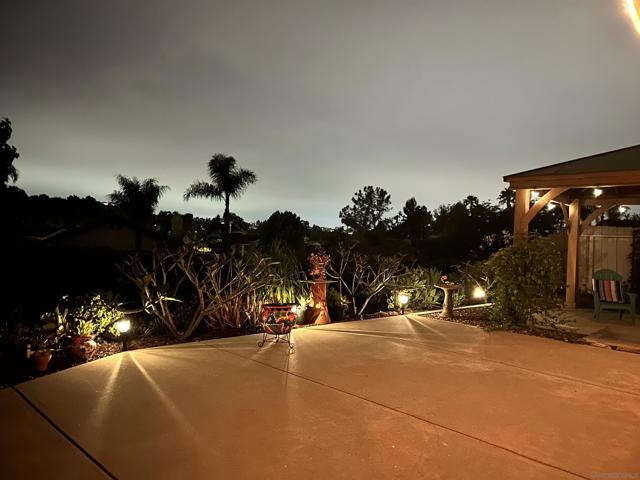 5241 Alamosa Park Dr, Oceanside CA: https://media.crmls.org/mediaz/cf1f84d4-58e7-431f-bae6-8c1912c96371.jpg