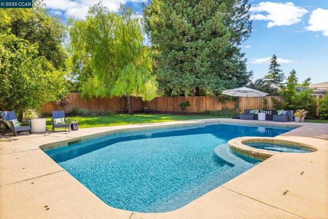 3139 Stinson Cir, Walnut Creek CA: https://media.crmls.org/mediaz/cf1fd348-3b65-498b-8c20-1b6f1f90d025.jpg
