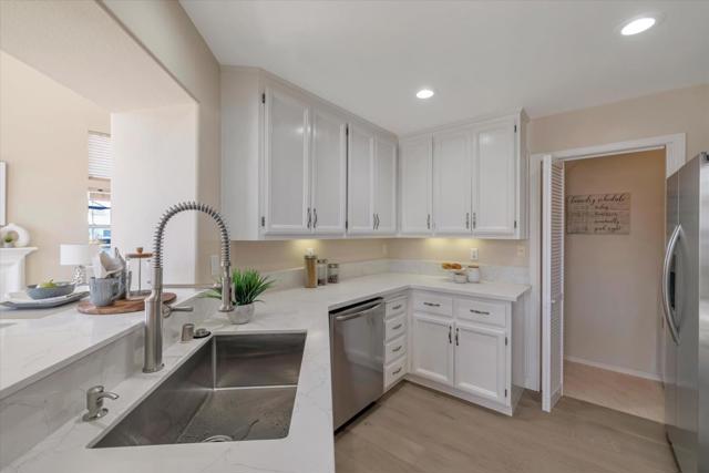 585 Shoal Circle,  CA: https://media.crmls.org/mediaz/cf1fd4ee-d21f-48db-8acc-69fb0eee841c.jpg