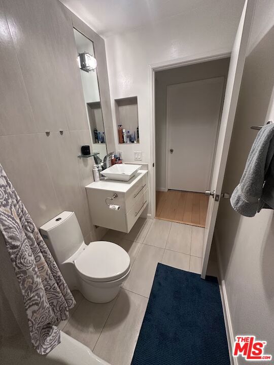 1240 S Corning Street, Los Angeles CA: https://media.crmls.org/mediaz/cf2063dd-6ddd-45d2-a9fd-3a24add611e0.jpg