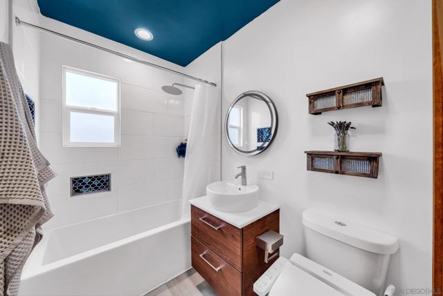 7200 Colony Rd, La Mesa CA: https://media.crmls.org/mediaz/cf20814d-bbf9-4d9e-b54a-cb67b5dee2fd.jpg