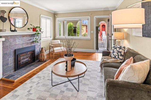 3058 Berlin Way, Oakland CA: https://media.crmls.org/mediaz/cf210215-ab87-4942-bb3d-d7d7c4f3d52c.jpg