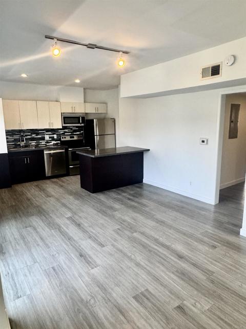 Detail Gallery Image 2 of 17 For 7224 Hillside Ave #32,  Hollywood,  CA 90046 - 2 Beds | 2 Baths