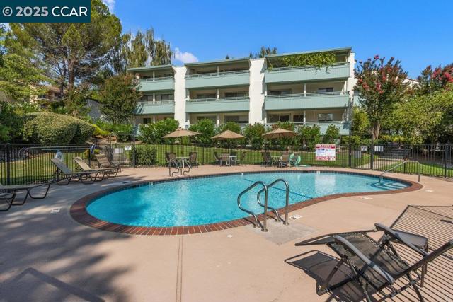 1617 Ptarmigan Dr, Walnut Creek CA: https://media.crmls.org/mediaz/cf211808-4710-4a1b-8af4-48ca93915973.jpg