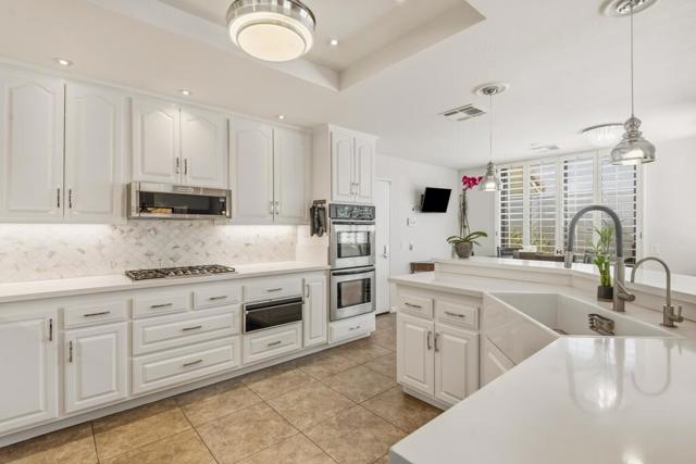 75377 Montecito Drive, Indian Wells CA: https://media.crmls.org/mediaz/cf211e24-e636-4934-a413-508d99ac8228.jpg