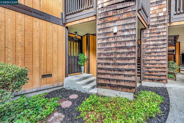 16411 Saratoga St, San Leandro CA: https://media.crmls.org/mediaz/cf21a91a-2979-477b-a811-8e0f27275daf.jpg