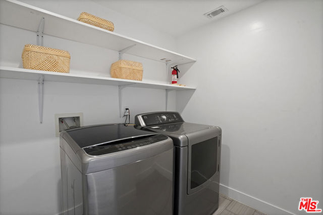5549 Onacrest Drive, Los Angeles CA: https://media.crmls.org/mediaz/cf22b9cb-e222-494a-9354-8d128472e3e3.jpg