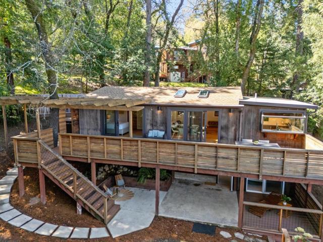 1023 Los Trancos Road, Portola Valley CA: https://media.crmls.org/mediaz/cf238e5d-45fe-4d90-950a-7b4ccddf8a26.jpg
