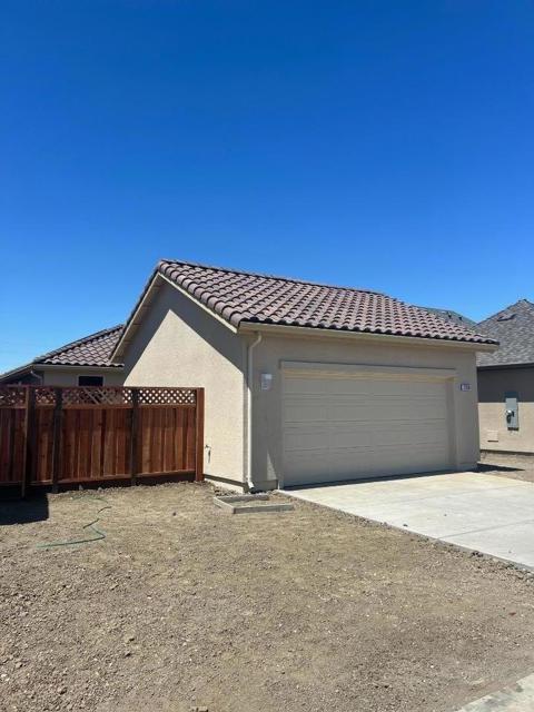 789 Aurora Way, King City CA: https://media.crmls.org/mediaz/cf24196a-d3ca-4576-87c3-e6c3d63b440d.jpg
