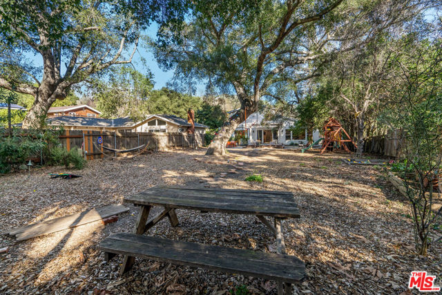 1514 Willow Drive, Topanga CA: https://media.crmls.org/mediaz/cf24f0e6-c495-4001-8a23-51879b0f8fda.jpg