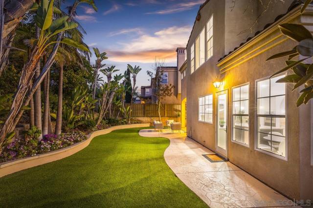 11649 Thistle Hill Pl, San Diego CA: https://media.crmls.org/mediaz/cf25429f-2461-46f9-bdd3-10a6c9df9214.jpg