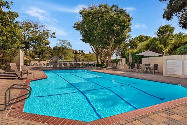 6643 Caminito Hermitage, La Jolla CA: https://media.crmls.org/mediaz/cf2596e7-b3be-4348-8337-b74b09db6308.jpg