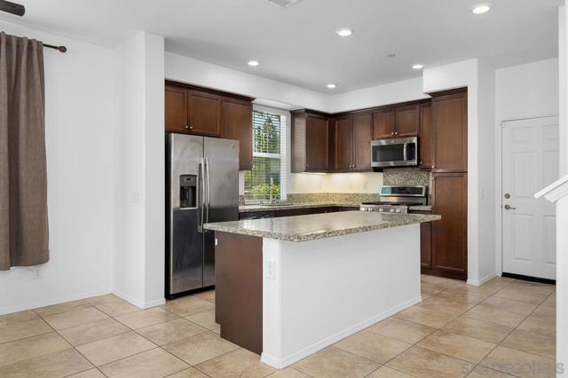 2770 Sparta Rd, Chula Vista CA: https://media.crmls.org/mediaz/cf259e01-0c2a-4900-8ab7-465cfbb98b77.jpg