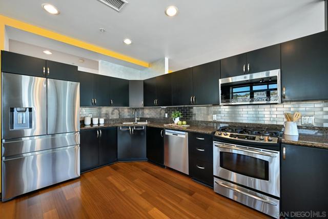 1551 4Th Ave, San Diego CA: https://media.crmls.org/mediaz/cf262a3a-ca53-4c3e-8cf8-3011c49f023e.jpg