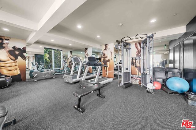 1318 Roxbury Drive, Los Angeles CA: https://media.crmls.org/mediaz/cf2668c1-0212-4d53-ab3b-d12dd542cb92.jpg