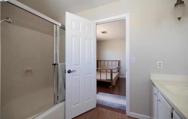 477 Clifford Ct, Bay Point CA: https://media.crmls.org/mediaz/cf26d7b9-576a-40d6-8a28-cc7bc44df4f7.jpg