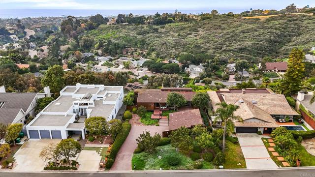 6960 Via Estrada, La Jolla CA: https://media.crmls.org/mediaz/cf26dc08-a564-4ed5-a2b4-d1193e11558b.jpg