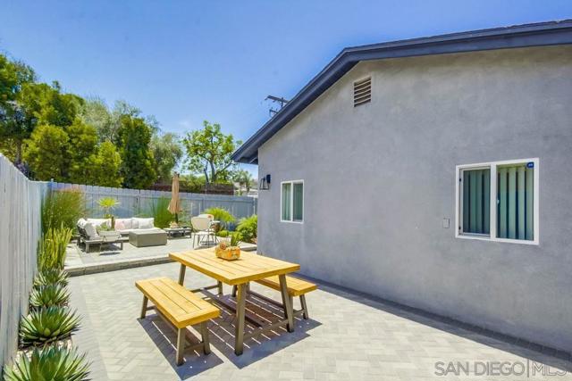 7832 Cinnabar Dr, La Mesa CA: https://media.crmls.org/mediaz/cf2702e9-d8df-4de9-a7c3-6c4cd7913c09.jpg